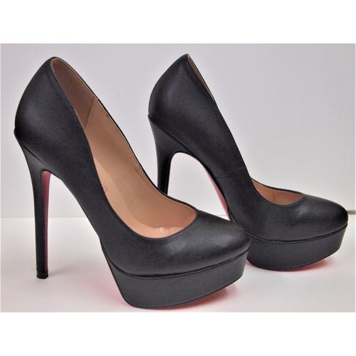 Escarpin 2024 louboutin soldes